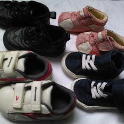 Продавам бебешки обувчици