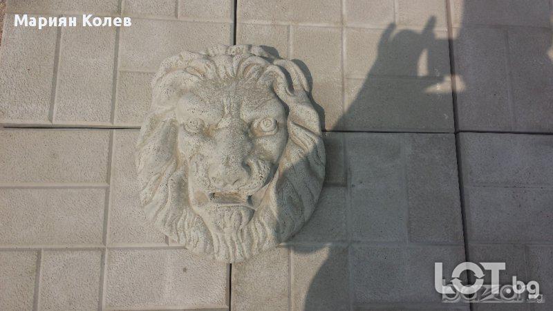 Лъвска глава от бетон.