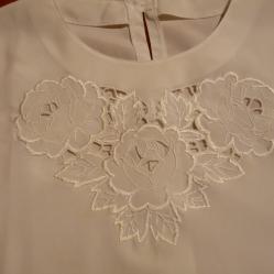 Дамска блуза 50 - синтетична коприна с бродерия