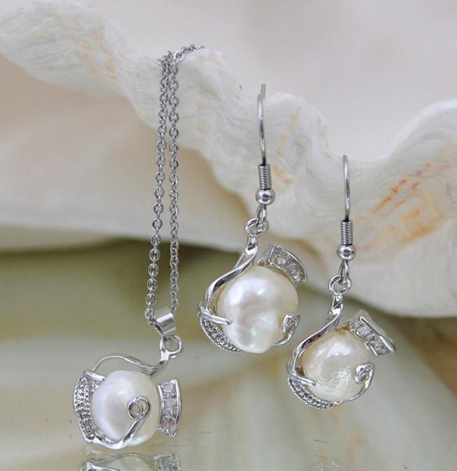 Комплект от 3 части с естествени бели перли