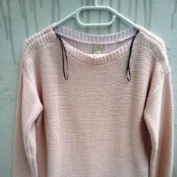 Розов пуловер