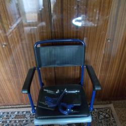 Продавам комбиниран стол за баня и тоалетна БЛУ