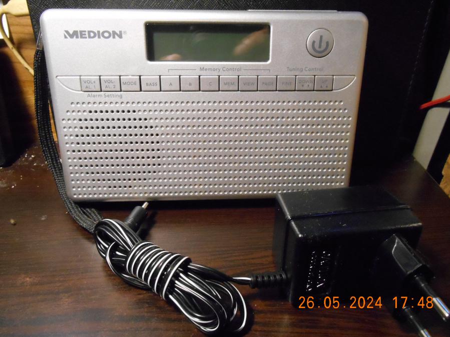 Medion MD 82157 PLL 4 band radio clock alarm - vintage 2010