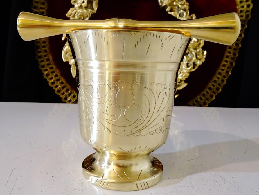 Бронзов хаван с чукало 620 гр., гравиран, печат.