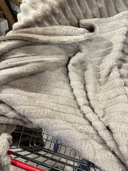 Меко и ватирано микрофибърно одеяло 200x220 см за топъл и стилен сън