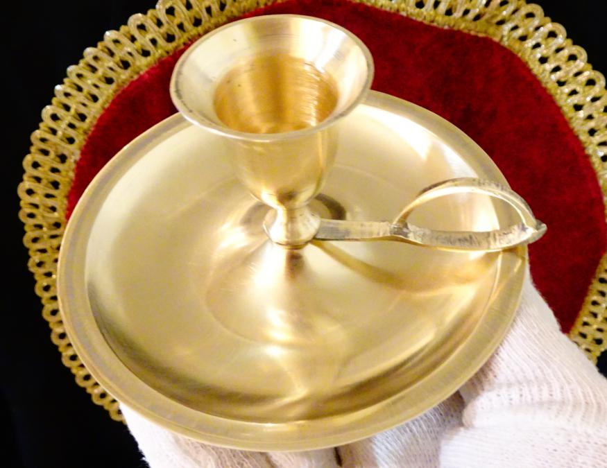 Бронзов свещник с дръжка 5.5 см.