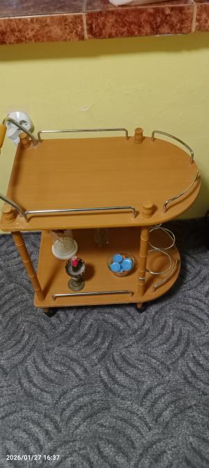 Помощна маса с колелца Bar-4