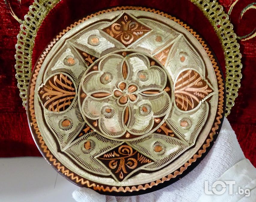 Медна чиния 17 см., гравирана.
