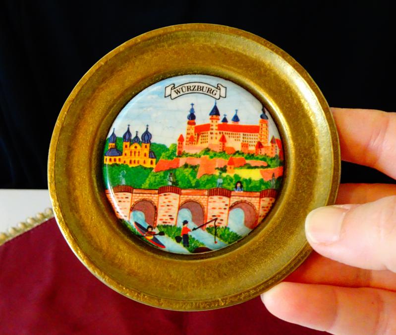 Бронзова чиния с изображение от Wurzburg, порцелан.