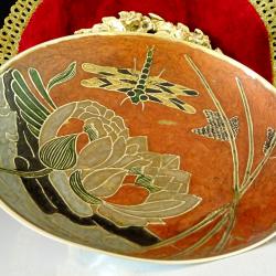 Повдигната бронзова фруктиера, картина цветен клетъчен емайл.