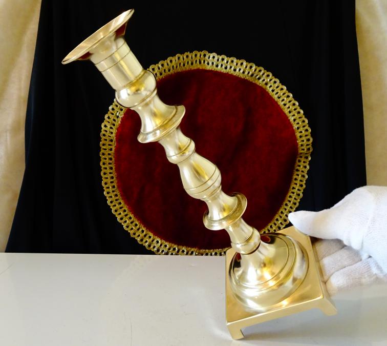 Бронзов свещник Japan, позлата, печат.