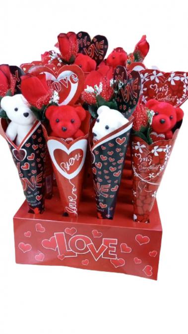 Романтичен букет с плюшено мече и роза