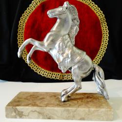 Калаена статуетка, фигура изправен Кон, мрамор.