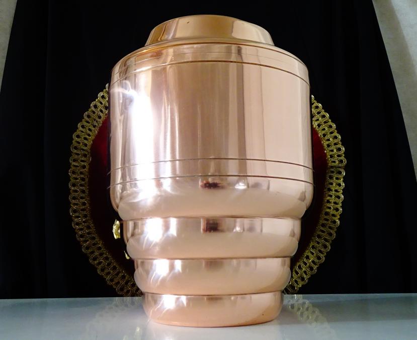 Медна ваза, медна делва, съд от чиста червена мед.