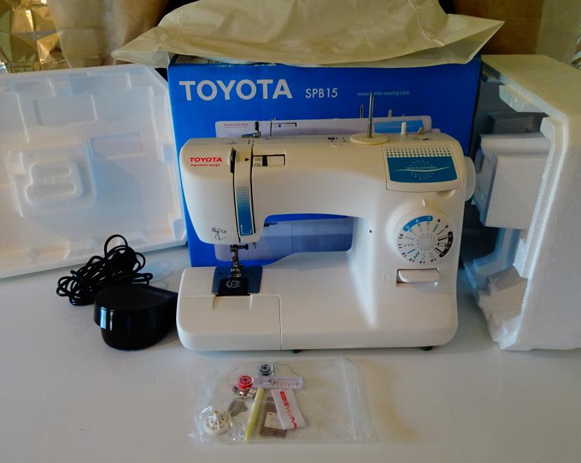 Шевна машина Toyota, почти нова.
