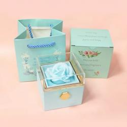 Луксозна подаръчна кутия с консервирана синя роза и въртящо се чекмедж