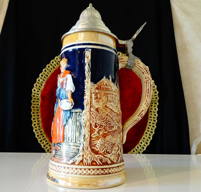 Халба с калаен капак L wenbr u M nchen