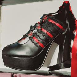 Готически обувки от Demonia UK