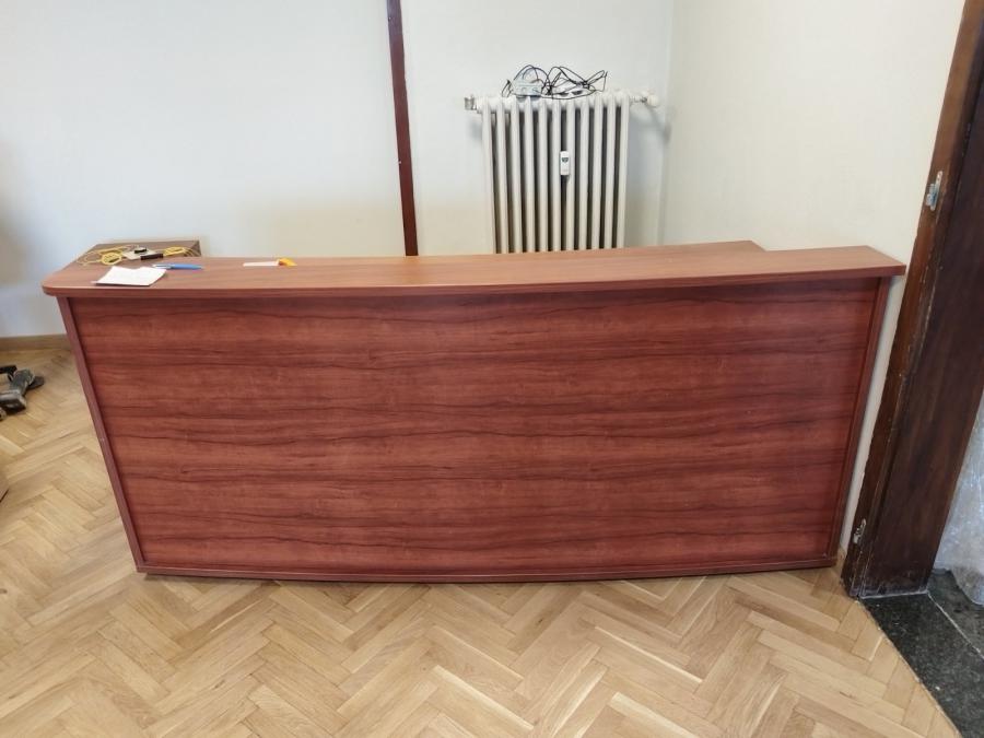 Продавам офис рецепция