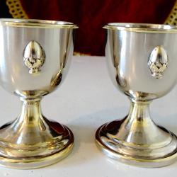 Посребрена чаша, коктиера, релефен лешник.