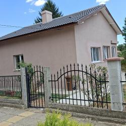 Продавам къща в Генерал Тошево област Добрич на половин час от морето