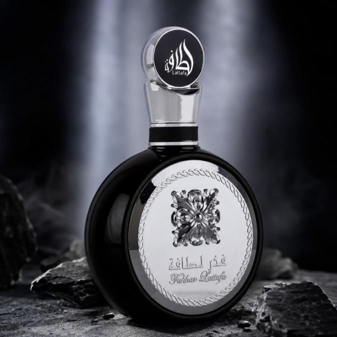 Lattafa Fakhar Black EDP 100 мл  Луксозен мъжки парфюм с кехлибарени,