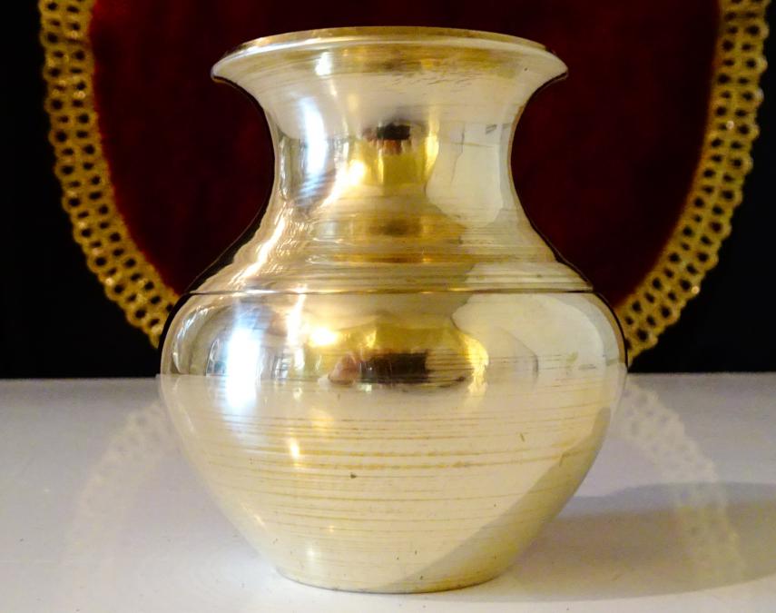 Бронзова кана, каничка, гарафа за ракия, мляко, ваза.