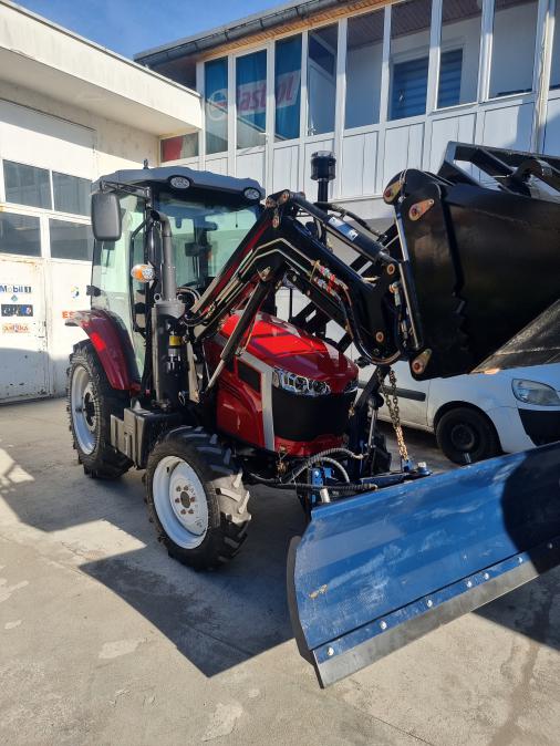 Нов трактор челен товарач