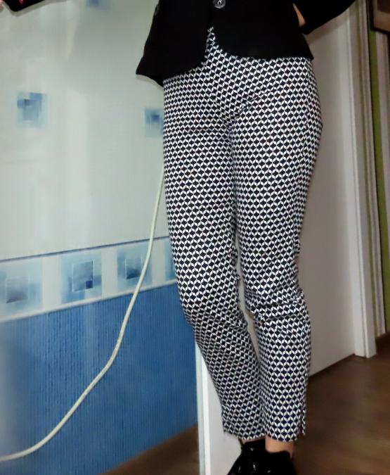 Панталон H&M черно и бяло, 34 номер