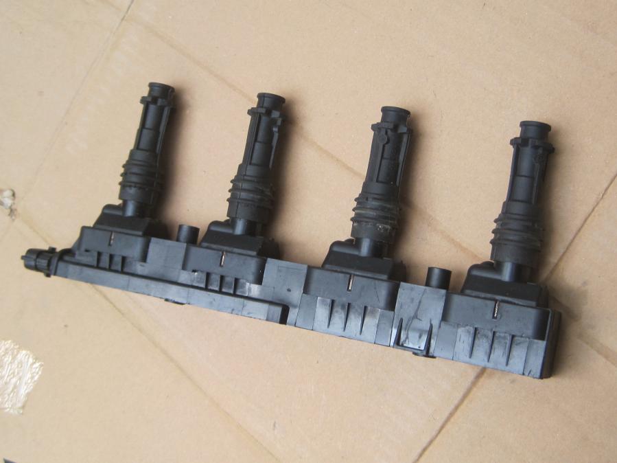 Запалителна бобина Bosch 0 221 503 015 Opel Corsa C 1,2 Opel Agila A