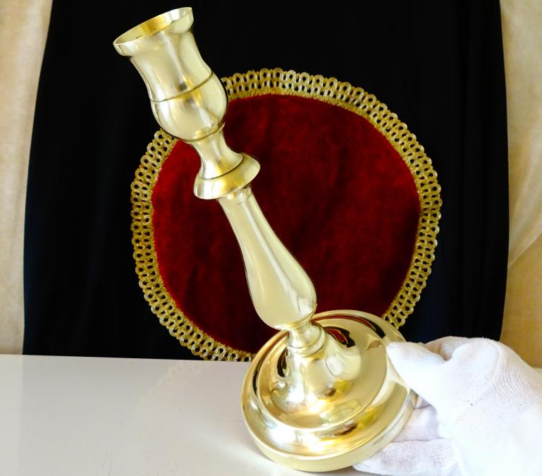 Бронзов свещник 25 см., 490 гр., викториански стил.