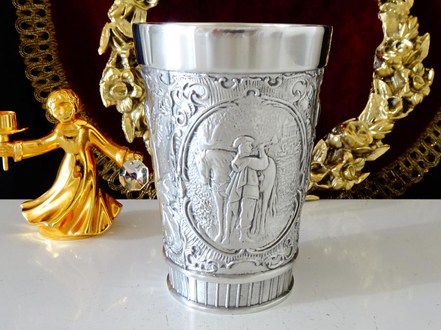 Калаена чаша, халба, конник, ангел, ловен герб.