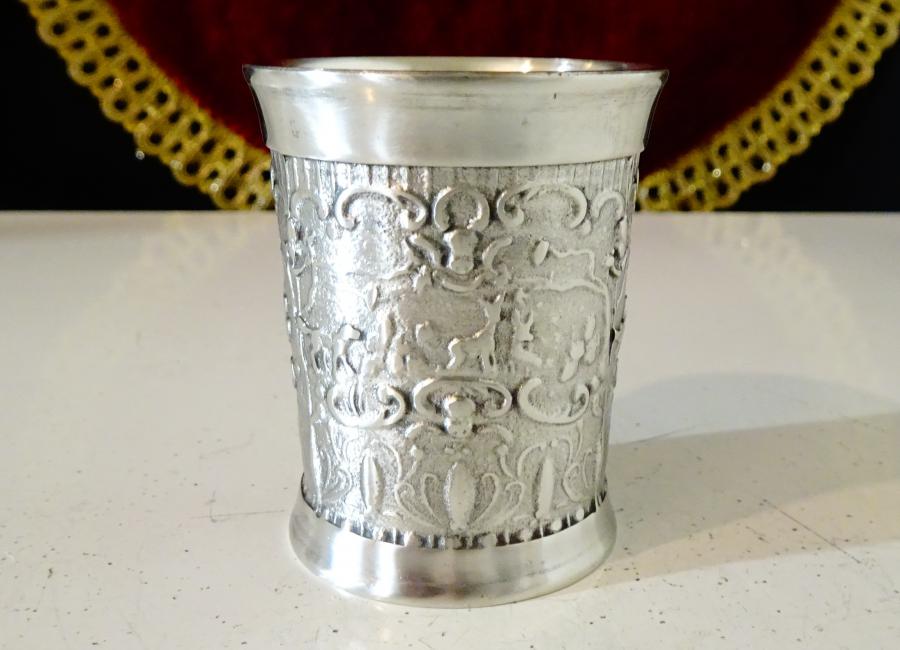 Калаена чаша за ракия с ловна сцена, ангели.