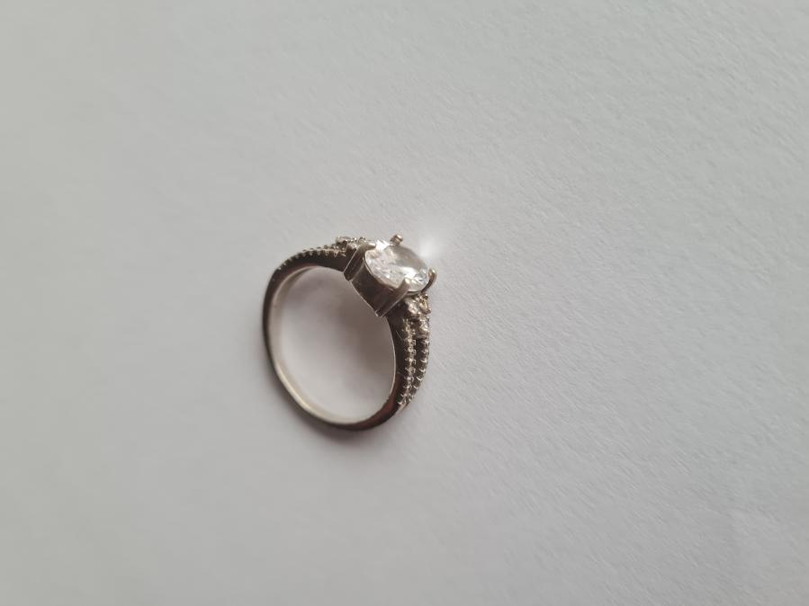 Продавам сребърен пръстен - 3.36 г.  2 пръстена подарък.