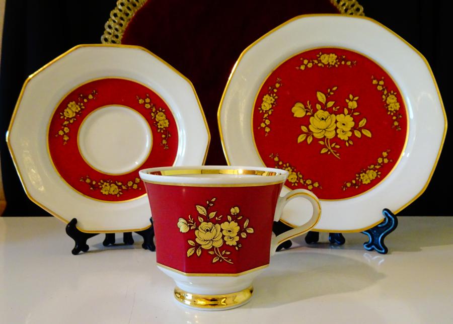 Чаша с чинии баварски порцелан, злато, рози, рубин.