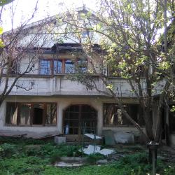 Продава или Заменя къща в Дибич за имот в Шумен. Доплаща до 100 000 лв