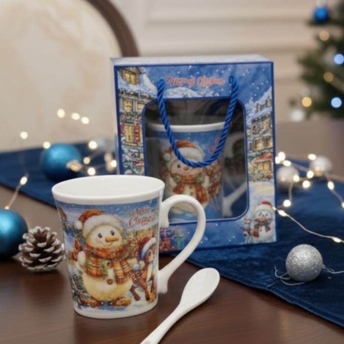 Празничен комплект за топли напитки  Керамична чаша и лъжичка в колед