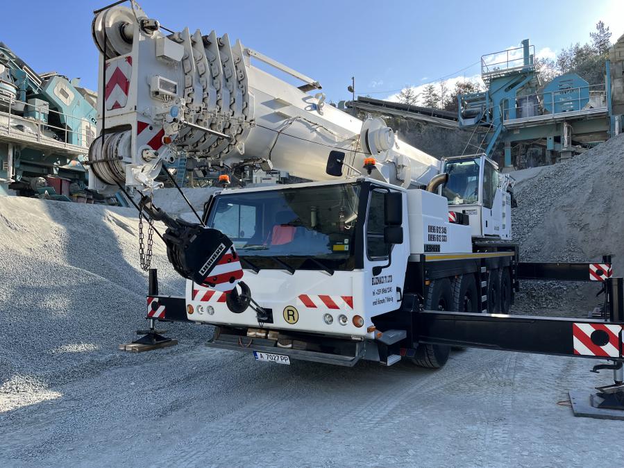 Услуги с автокранове Бургас от 35т до 90т