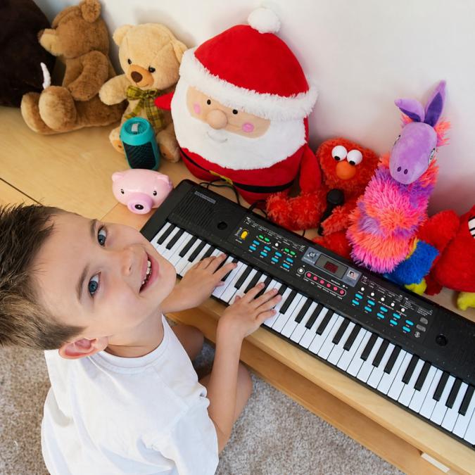 Детско електронно пиано с 61 клавиша, микрофон и адаптер  16 тона, 10