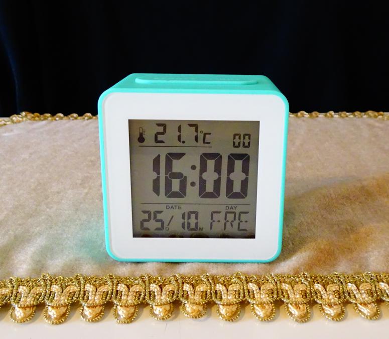 TCM Tchibo настолен часовник с аларма, радиоконтрол, нов.