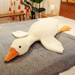 Възглавница във формата на голяма, плюшена, бяла гъска