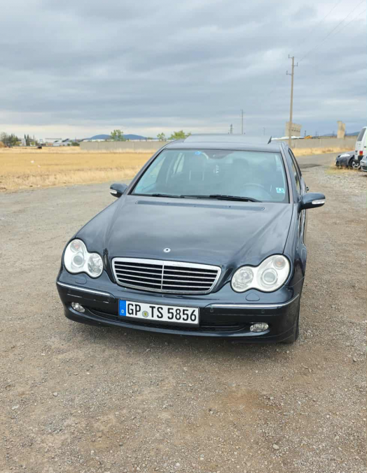 Mercedes-Benz C220, 2004г., 200000 км