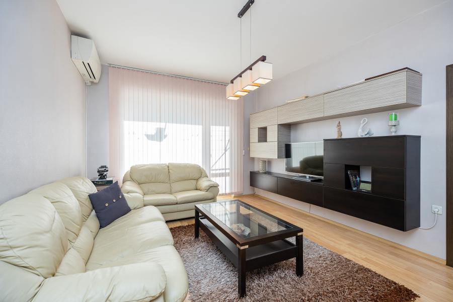 Кожени дивани, секция, масички