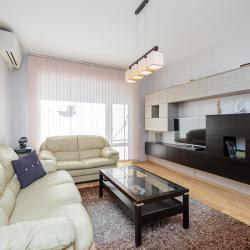 Кожени дивани, секция, масички