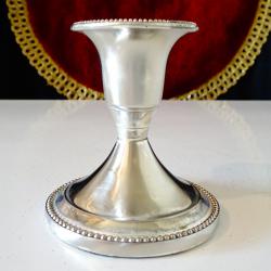 Посребрен свещник 7 см., перлен релеф.