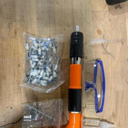 Професионален пистолет за забиване на пирони  50 броя пирона