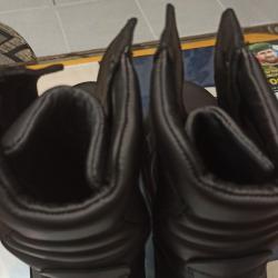 Български кубинки номер 44