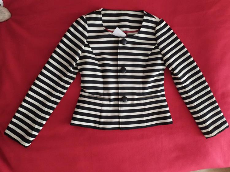 Продавам късо дамско сако