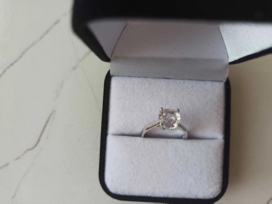 Пръстен бяло злато с диамант 18к, златен пръстен, годежен пръстен, кут