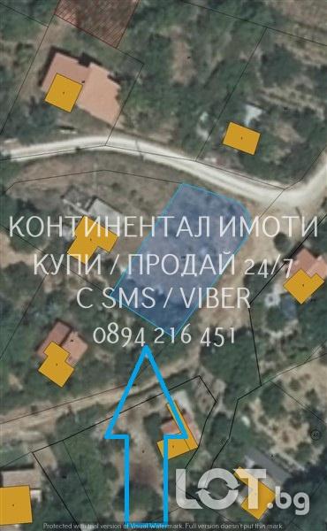 Код 70038. Парцел 500м2 във вилната зона на селото. Парцелът е терасир